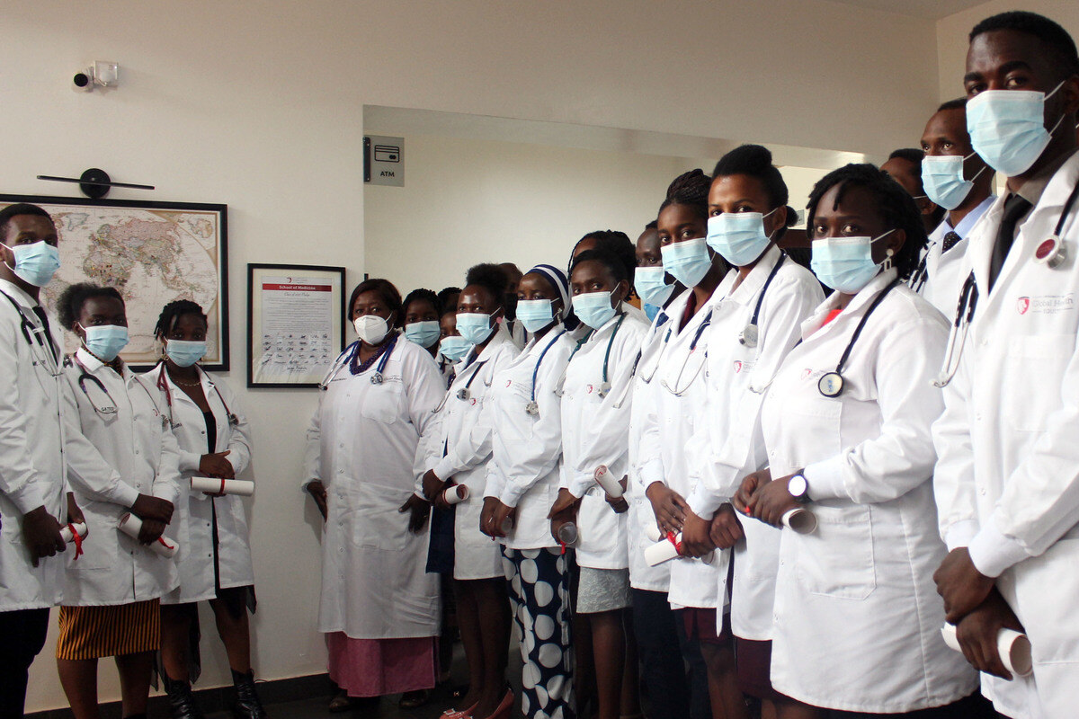 rwanda_1221_white_coat_ceremony_ughe_0009 (3)